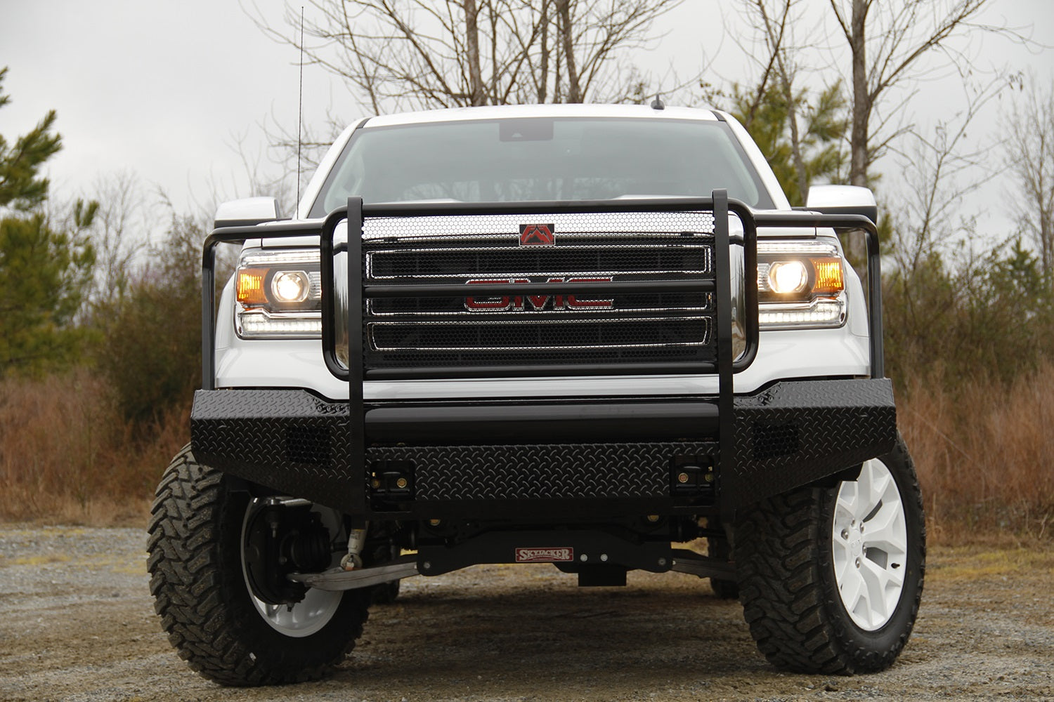 Fab Fours GM07-K2160-1 GMC Sierra 1500 2007-2013 Black Steel Front Bumper Full Guard - BumpeStock
