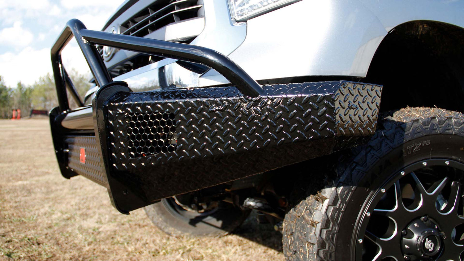 Fab Fours TT07-K1862-1 Toyota Tundra 2007-2013 Black Steel Front Bumper Pre-Runner Guard - BumperStock