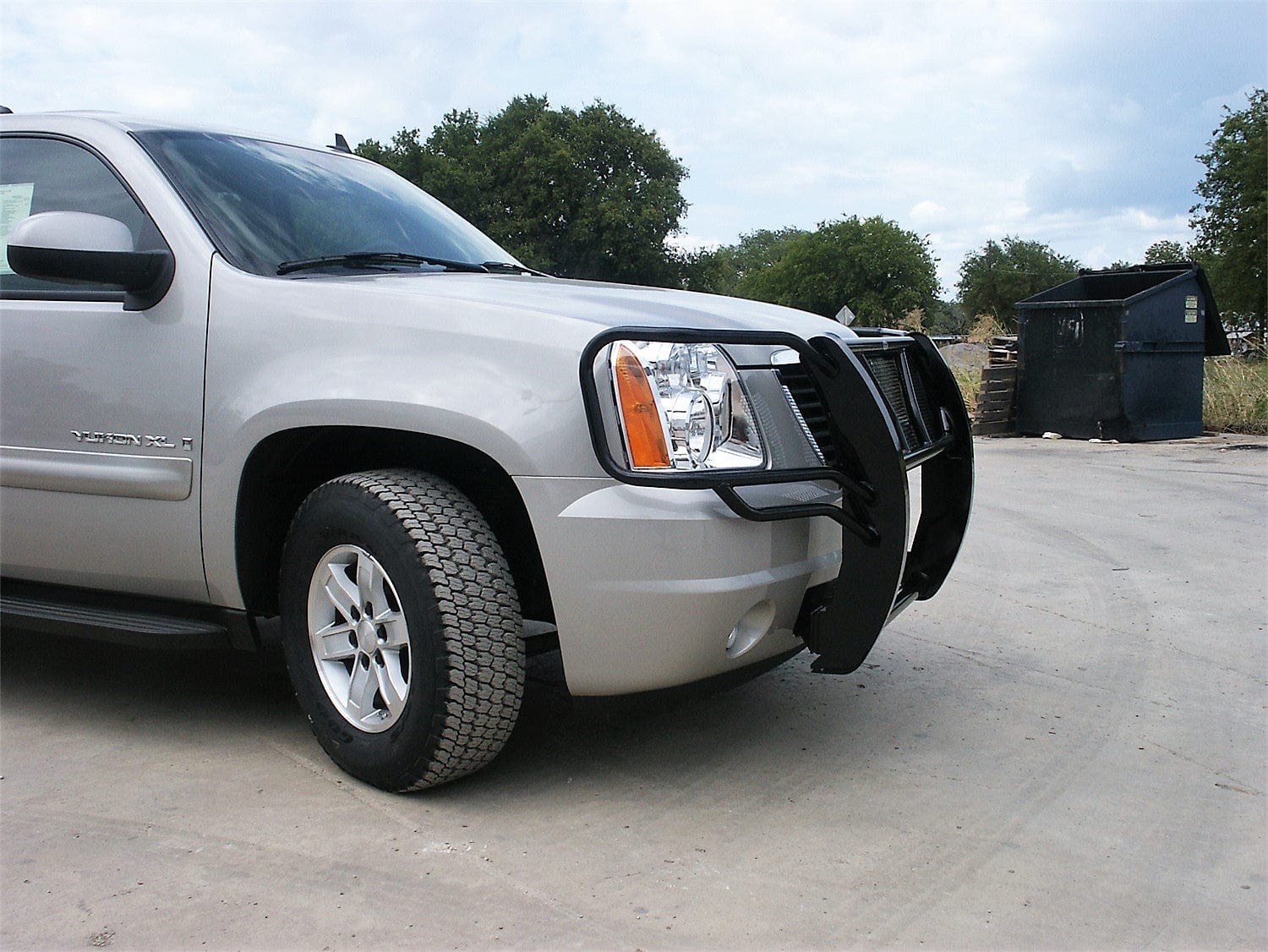 Primed Front Lower Bumper Cover Fascia for 2007-2014 GMC Yukon / Yukon Primed Front Lower Bumper Cover Fascia for 2007-2014 GMC Yukon / Yukon